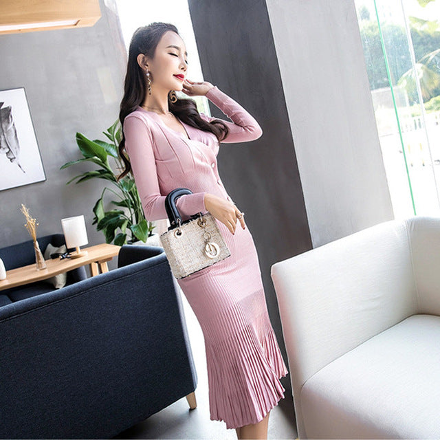 2018 Sweet Pink Black Sexy V Neck Long Sleeve Knitted Sweater + Slim Pleated Mermaid Skirt Spring Women Knit 2 Piece Set S7D014A